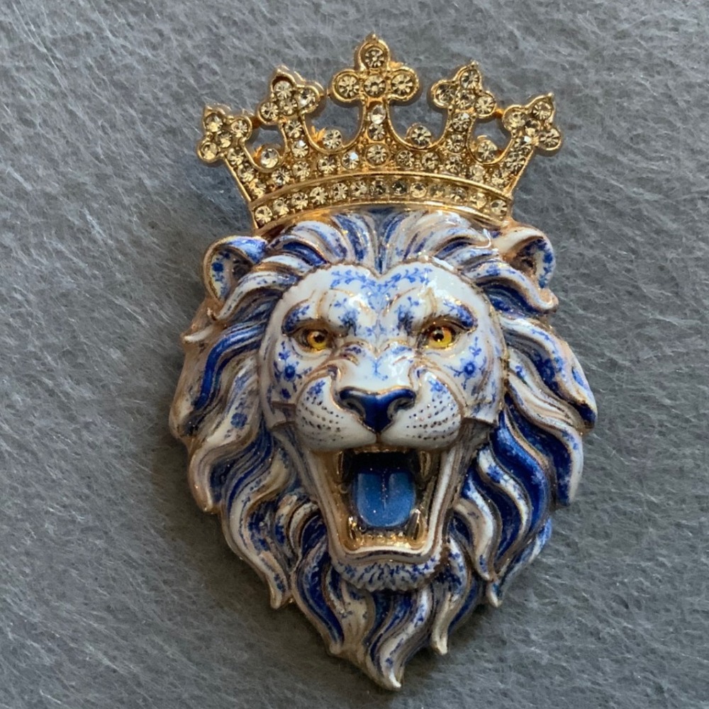 Vintage Gold Tone Crowned Lion Head Leo Brooch Blue White Enamel Rhinestone Pin